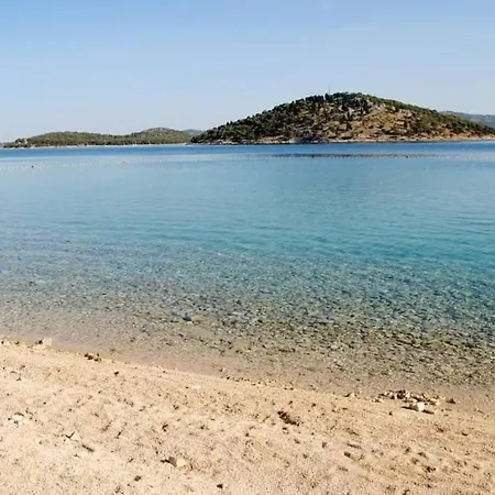 3 Bedroom On The Sea With Garden