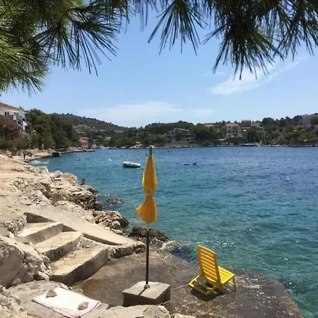 3 Bedroom On The Sea With Garden Razanj