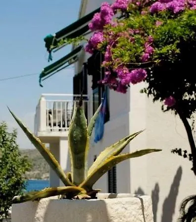 3 Bedroom On The Sea With Garden * Razanj