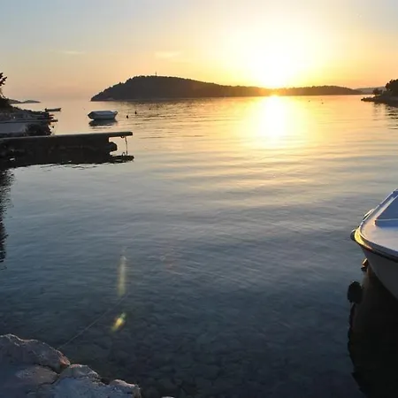 3 Bedroom On The Sea With Garden