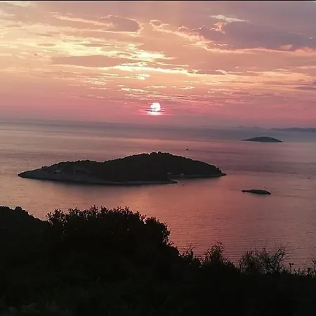 아파트 3 Bedroom On The Sea With Garden *