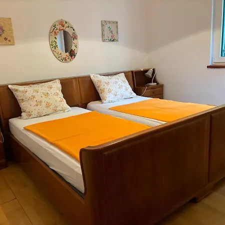 Apartment 3 Bedroom On The Sea With Garden Razanj