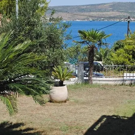3 Bedroom On The Sea With Garden Apartment *