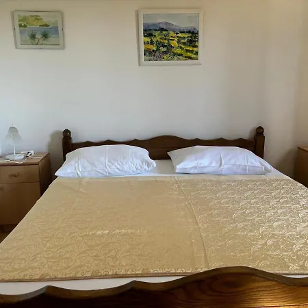 Apartmán 3 Bedroom On The Sea With Garden *