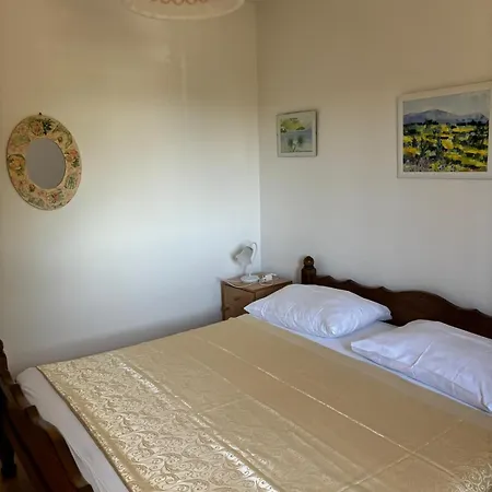 3 Bedroom On The Sea With Garden