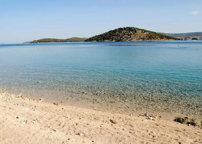 3 Bedroom On The Sea With Garden