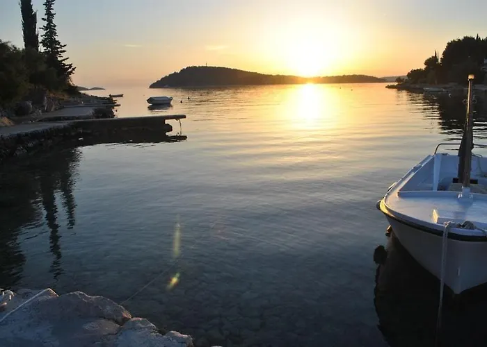 3 Bedroom On The Sea With Garden