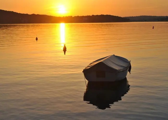 3 Bedroom On The Sea With Garden Appartement