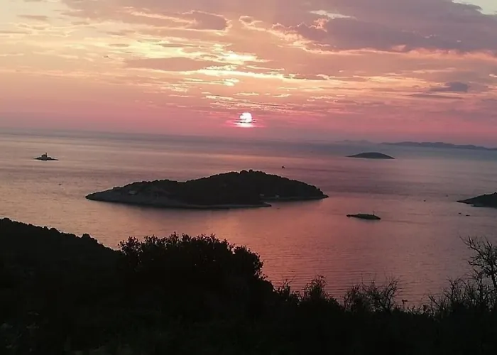 アパート 3 Bedroom On The Sea With Garden *