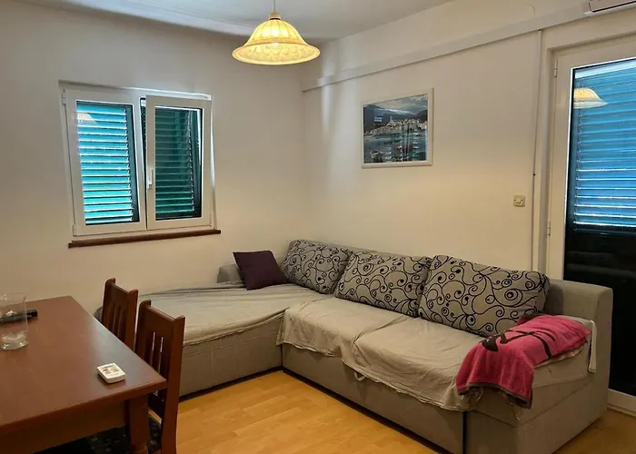 3 Bedroom On The Sea With Garden