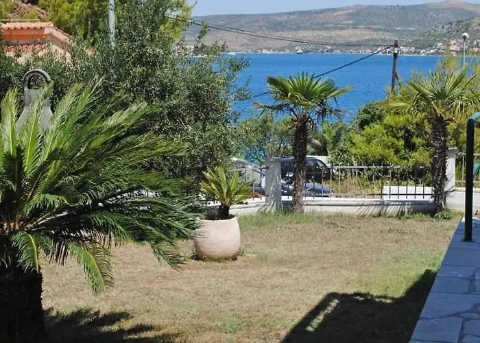 3 Bedroom On The Sea With Garden アパート *