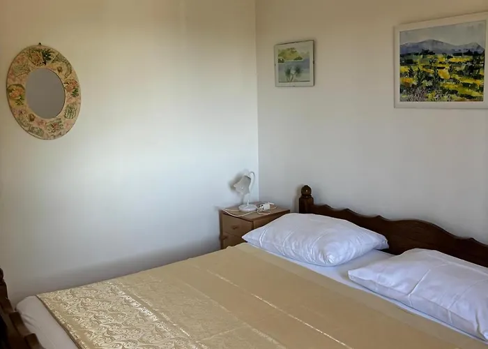 3 Bedroom On The Sea With Garden